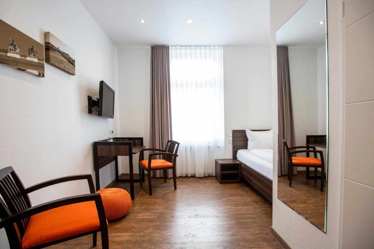 Sevendays Hotel Karlsruhe Exteriör bild