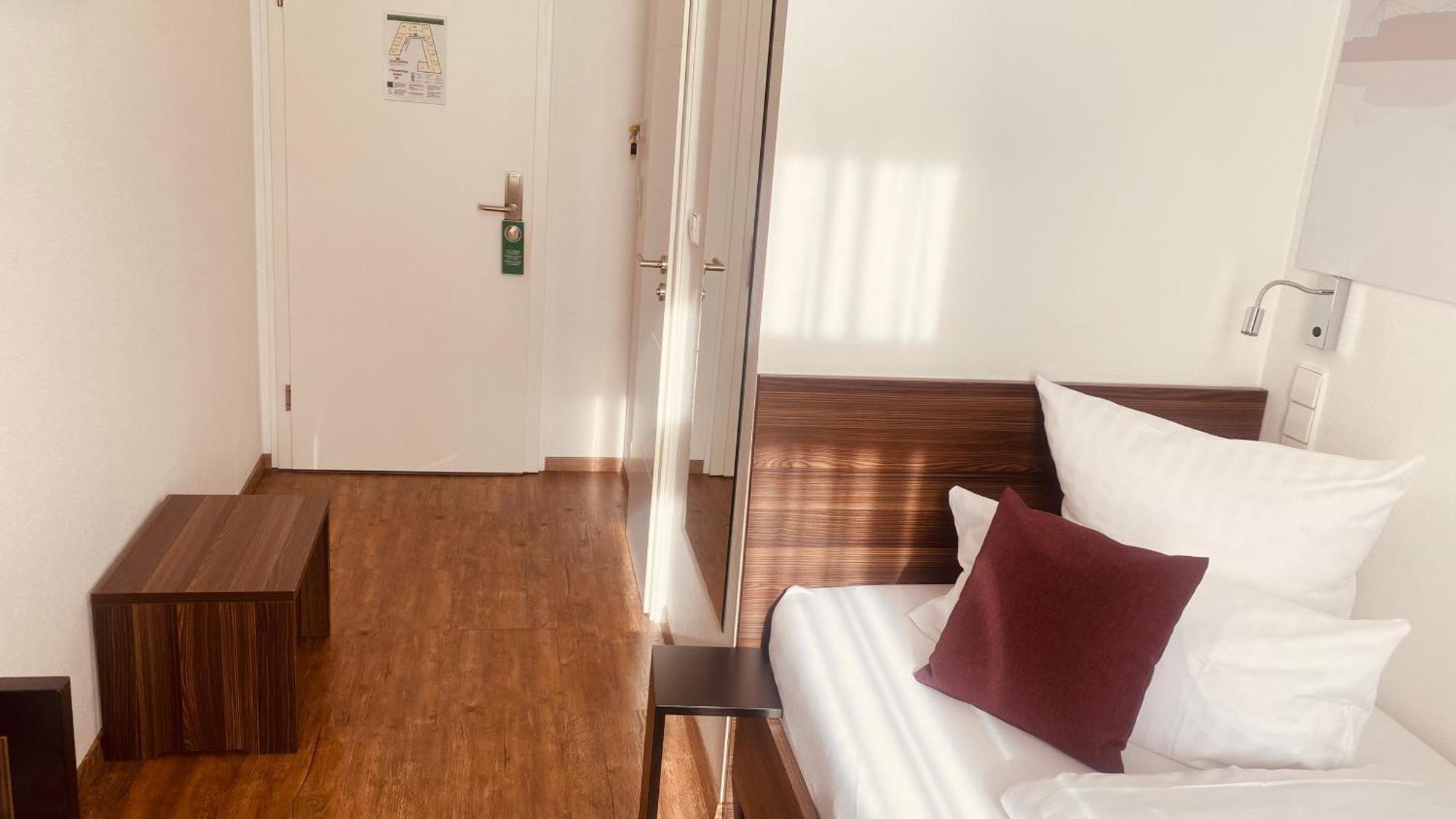 Sevendays Hotel Karlsruhe Exteriör bild